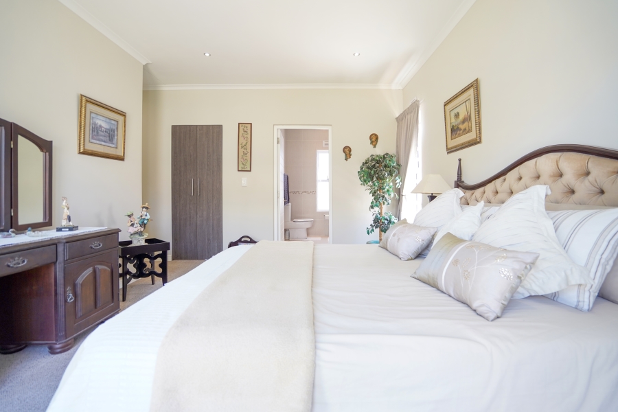 3 Bedroom Property for Sale in Sunningdale Western Cape
